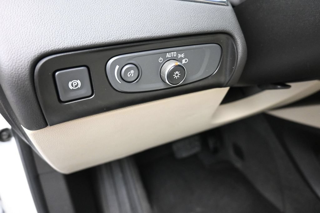 Used 2019 Buick Enclave Essence FWD image 13