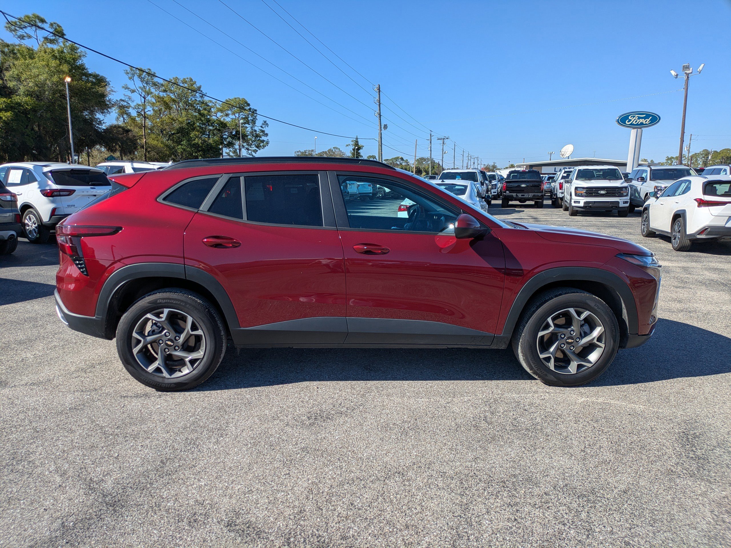 Used 2025 Chevrolet Trax LT w/ LT Convenience Package image 6
