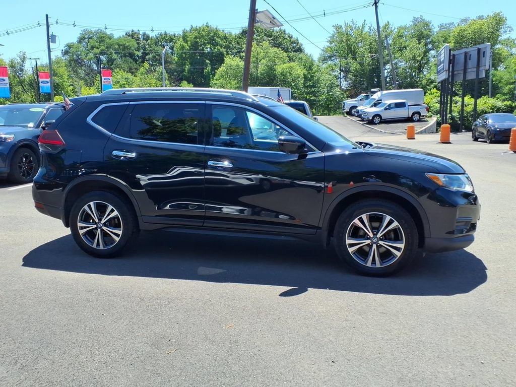 Used 2019 Nissan Rogue SV w/ Premium Package AWD/4WD image 8