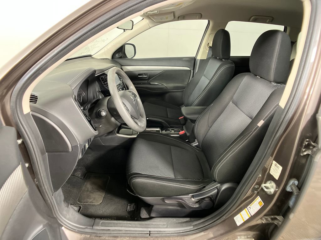 Used 2018 Mitsubishi Outlander ES image 28