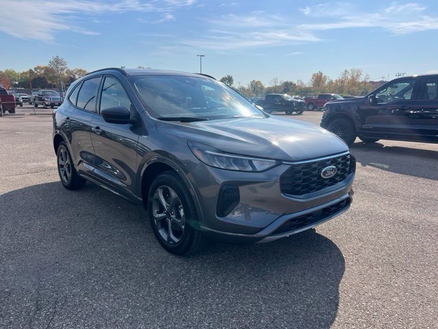 Certified 2024 Ford Escape ST-Line w/ Tech Pack #1 AWD/4WD image 3