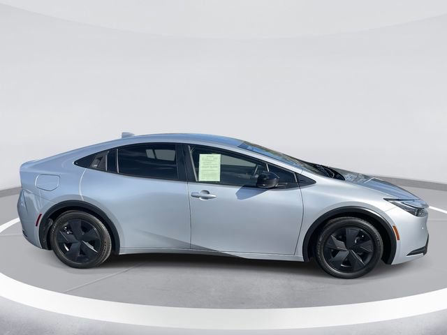 Used 2023 Toyota Prius Prime SE image 2