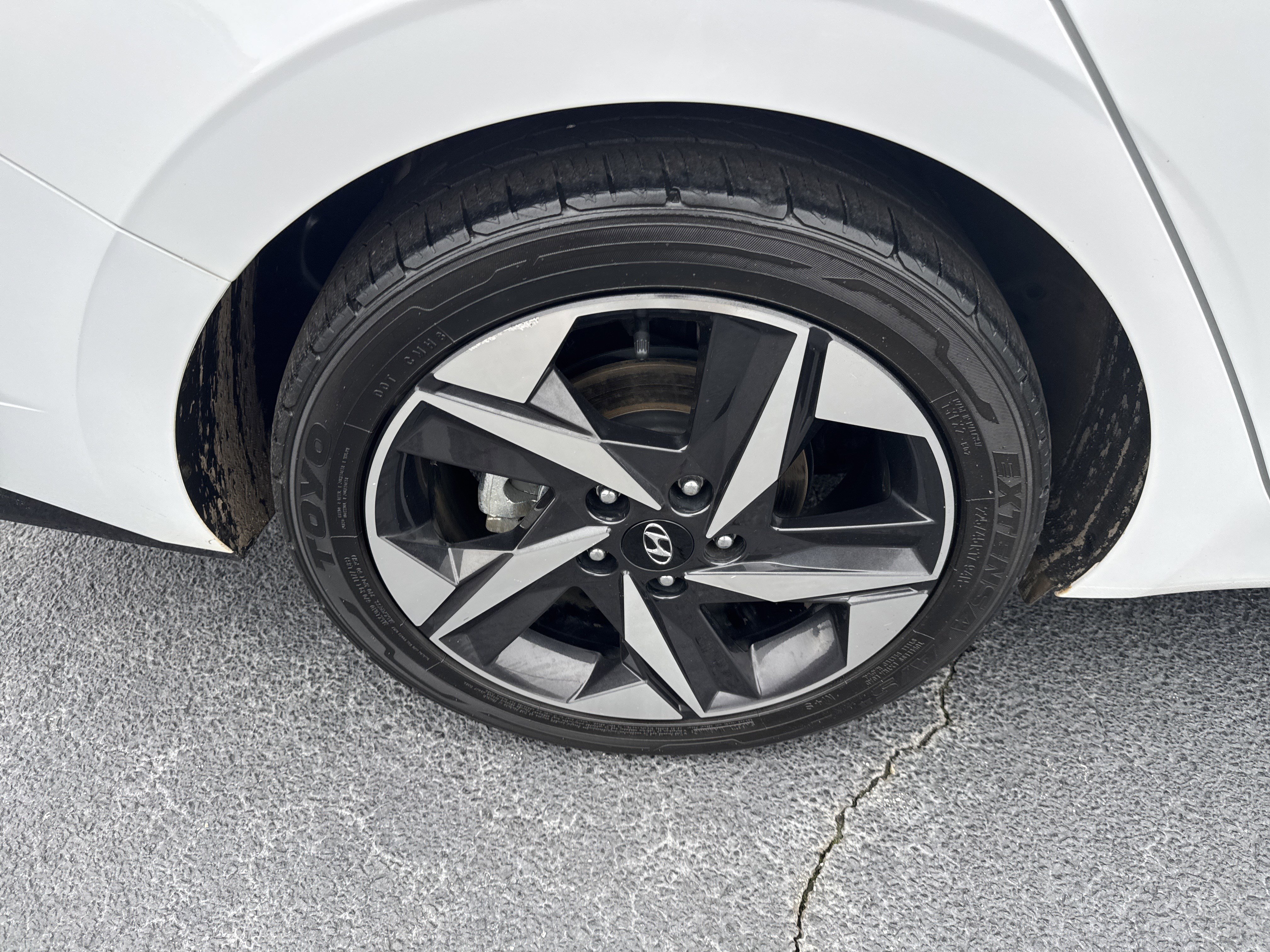 Used 2023 Hyundai Elantra Limited w/ Cargo Package image 17