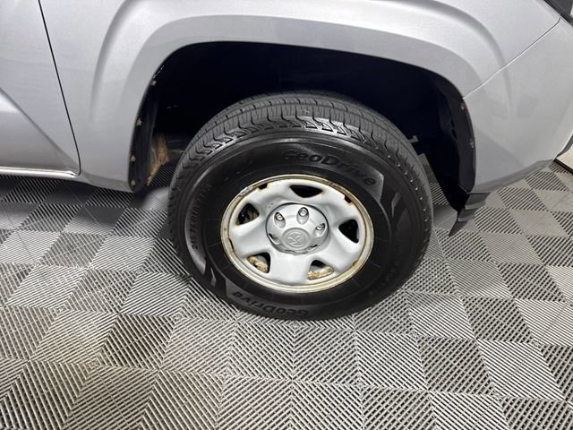 Used 2018 Toyota Tacoma SR5 AWD/4WD image 16