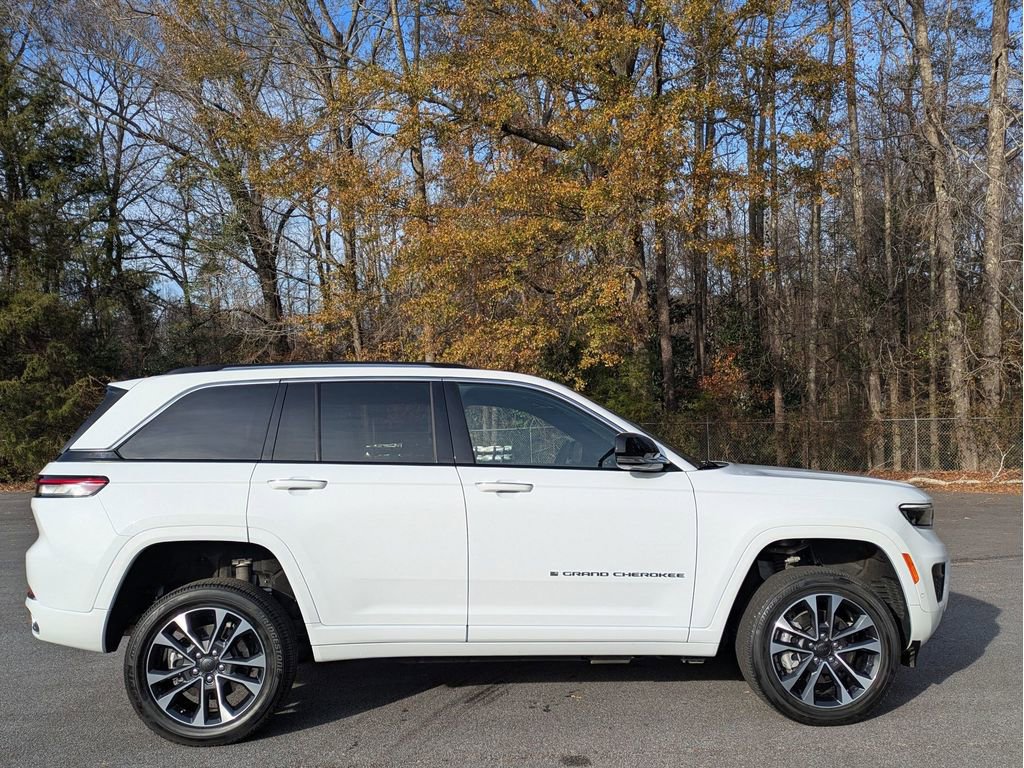 Used 2022 Jeep Grand Cherokee Overland w/ Advanced Protech Group III image 6