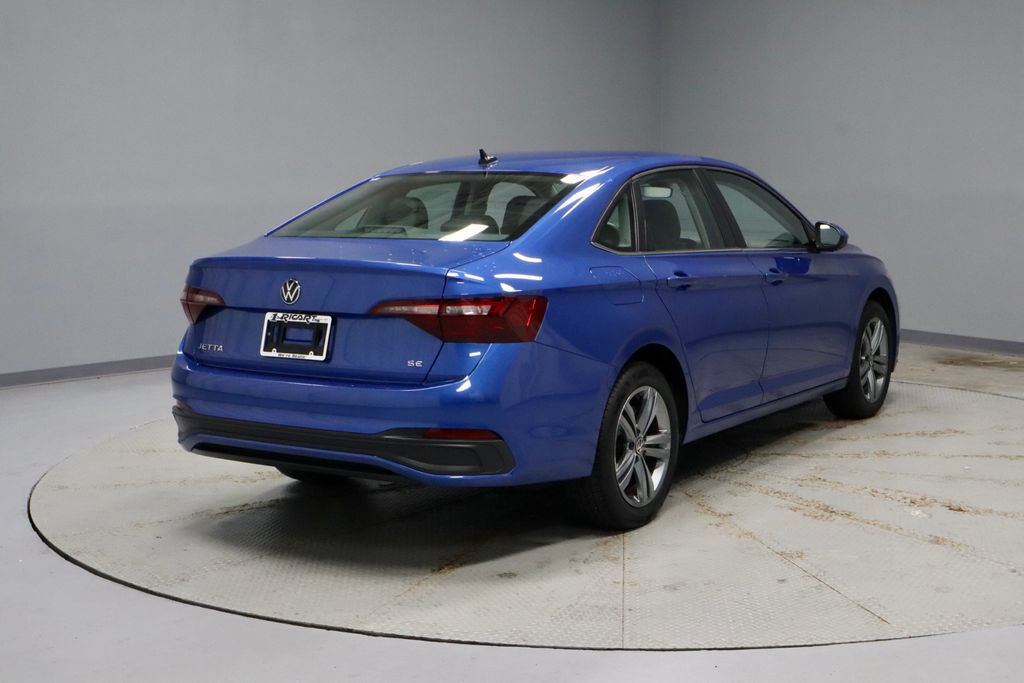Used 2024 Volkswagen Jetta SE FWD image 11