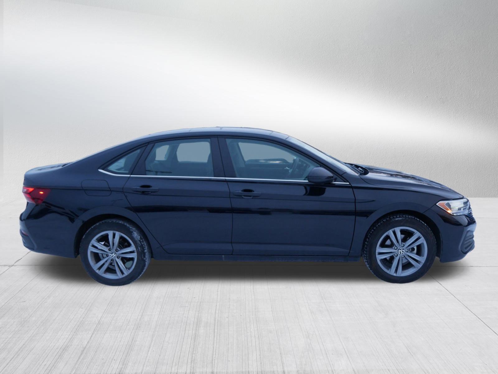 Used 2024 Volkswagen Jetta SE image 8