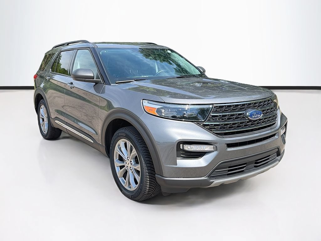 Certified 2023 Ford Explorer XLT w/ Equipment Group 202A AWD/4WD image 3