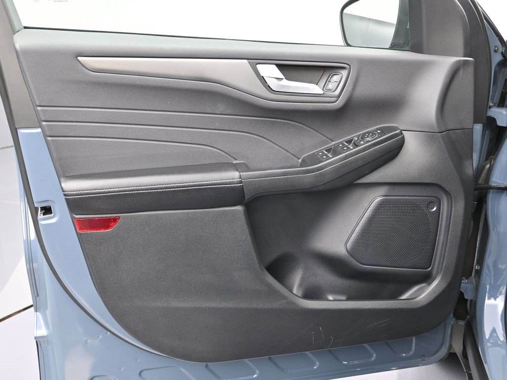 Certified 2025 Ford Escape SE w/ Class II Trailer Tow Package image 27