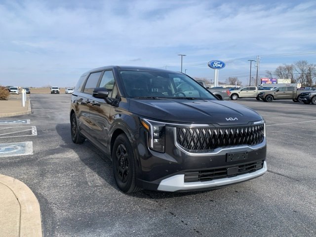 Used 2025 Kia Carnival image 3