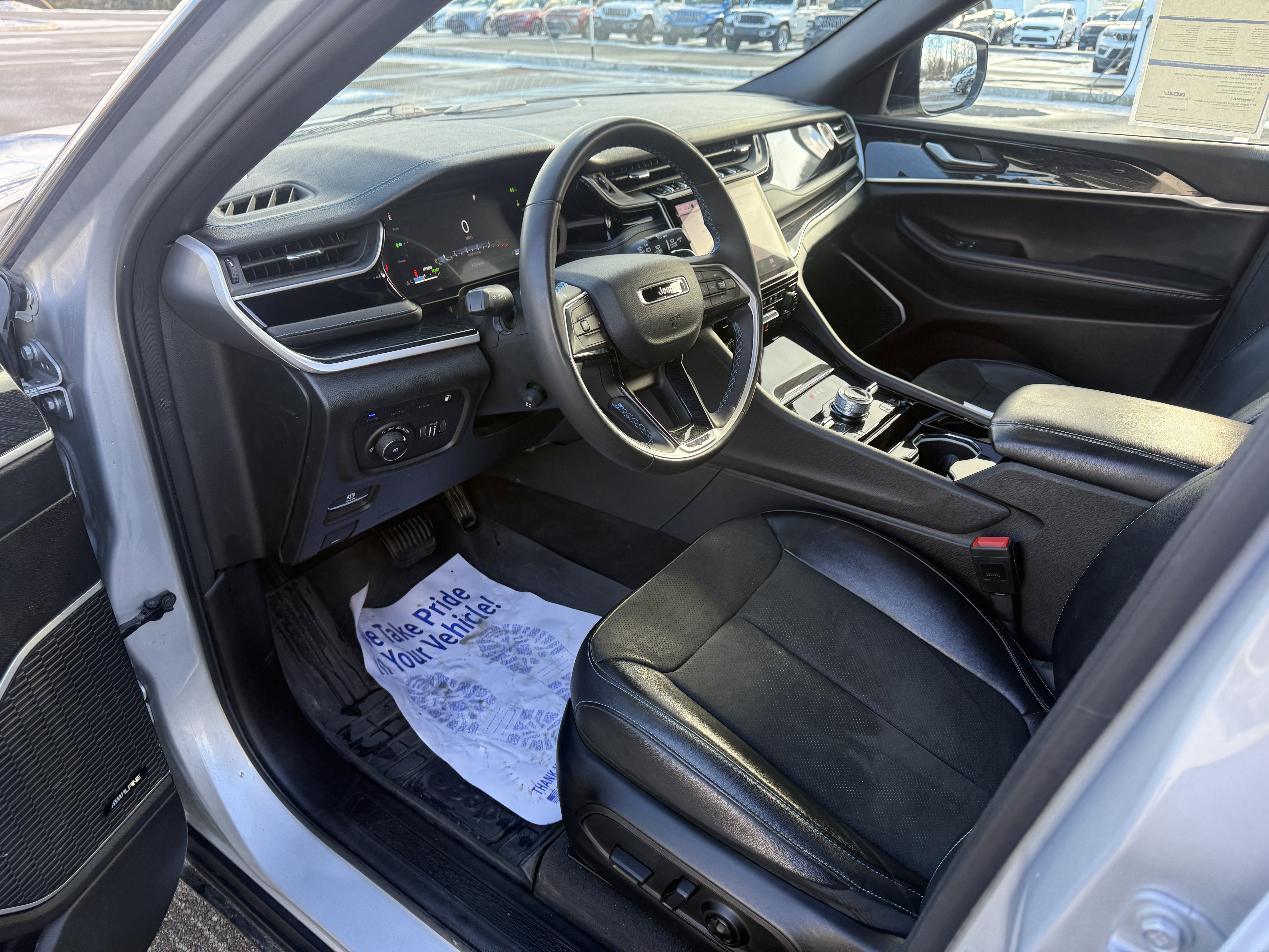 Used 2023 Jeep Grand Cherokee Trailhawk w/ Luxury Tech Group III image 7