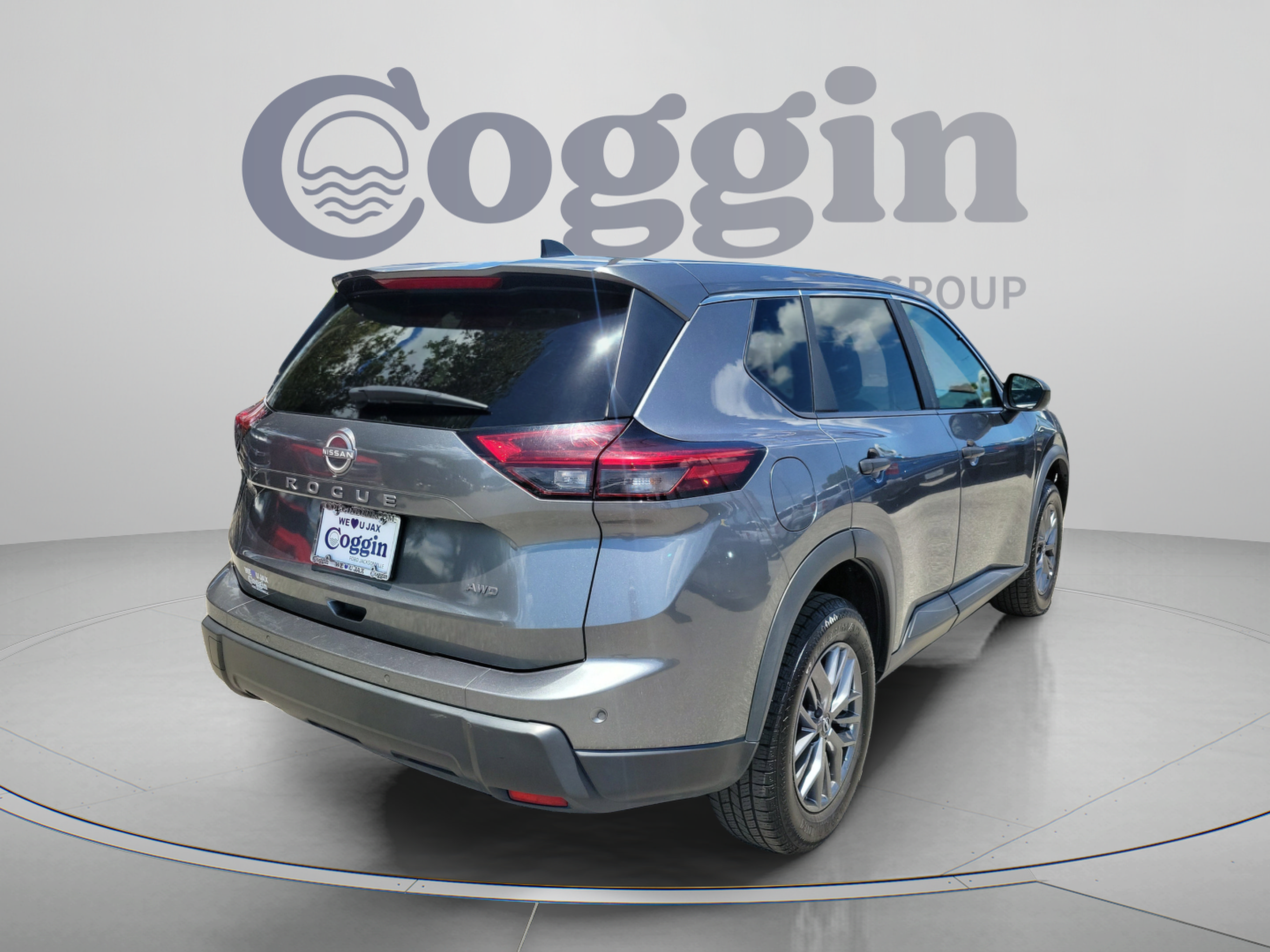 Used 2024 Nissan Rogue S AWD/4WD image 3