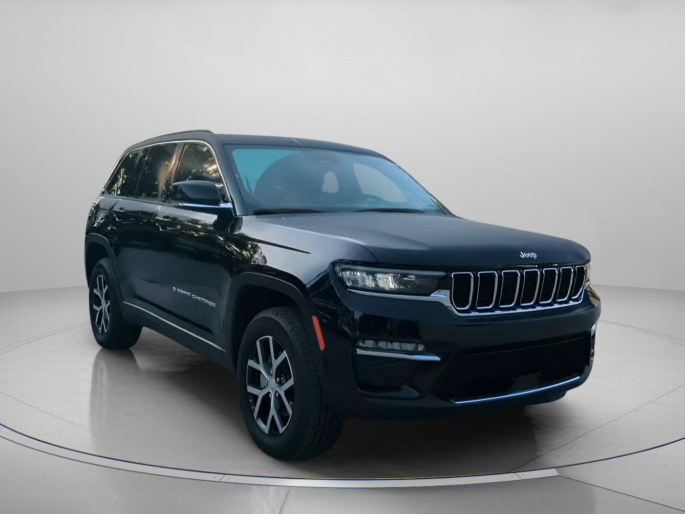 Used 2025 Jeep Grand Cherokee Limited AWD/4WD image 4