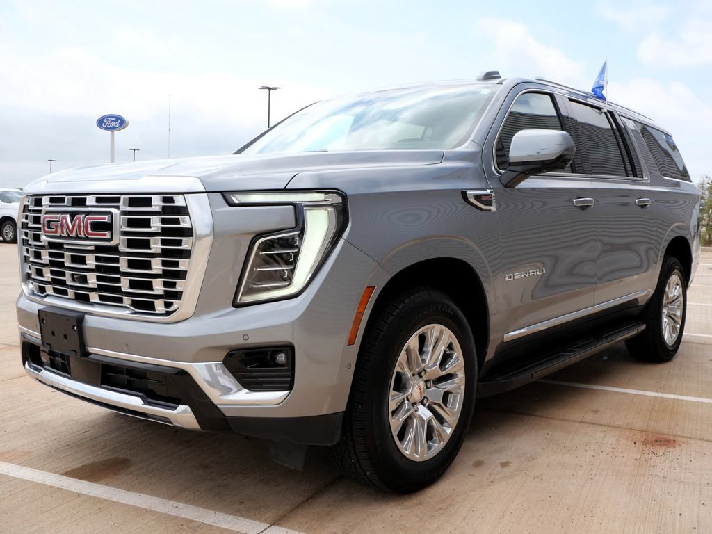 Used 2025 GMC Yukon XL Denali AWD/4WD image 7