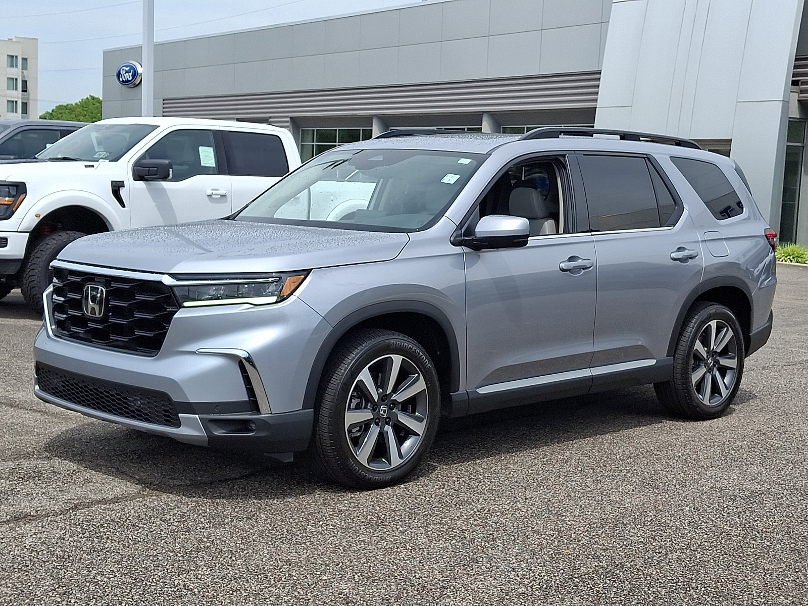 Used 2025 Honda Pilot Touring image 5