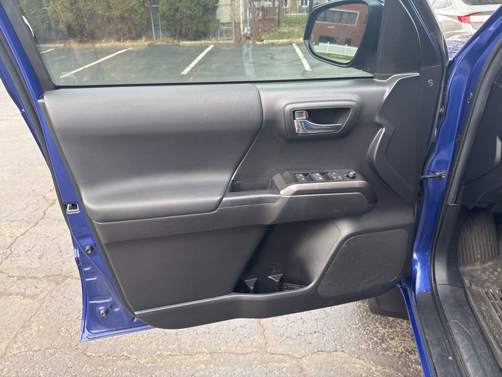 Used 2022 Toyota Tacoma TRD Sport w/ Technology Package AWD/4WD image 15