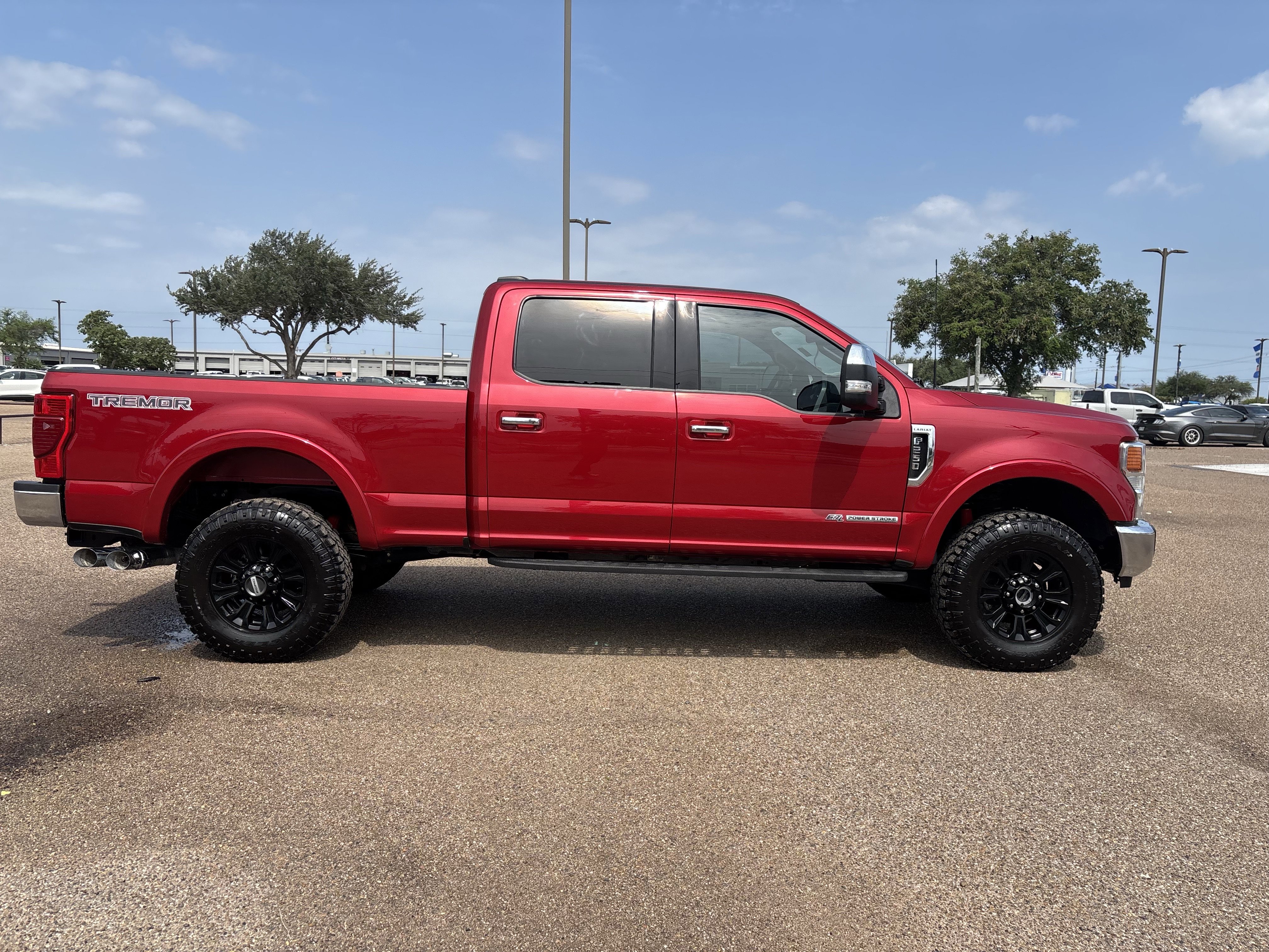 Certified 2022 Ford F250 Lariat w/ Tremor Off-Road Package AWD/4WD image 4