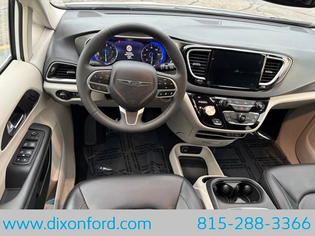 Used 2023 Chrysler Pacifica Touring-L FWD image 21