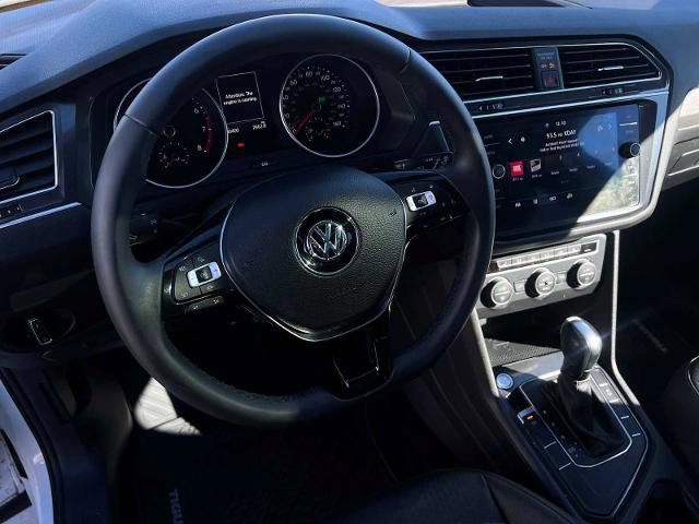 Used 2020 Volkswagen Tiguan SE w/ Panoramic Sunroof Package image 17