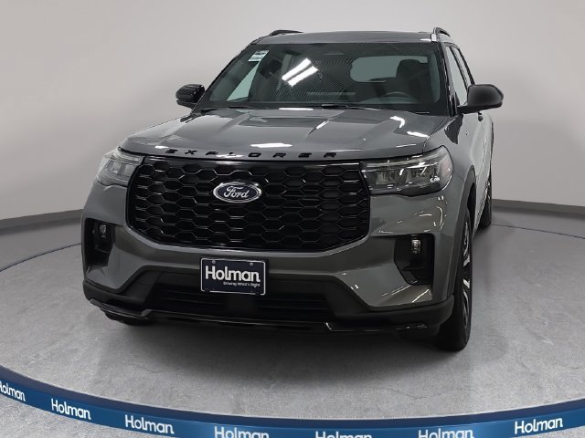 Certified 2025 Ford Explorer ST-Line AWD/4WD image 3