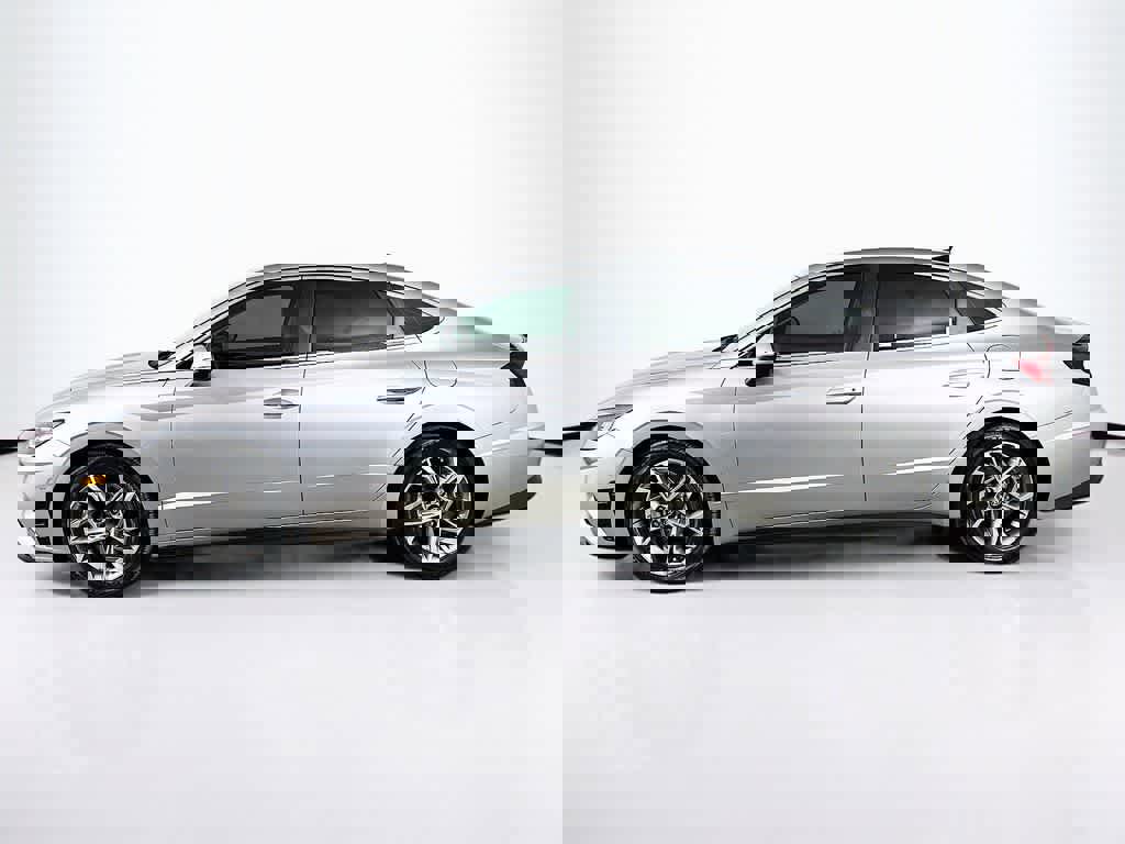 Used 2021 Hyundai Sonata SEL image 2