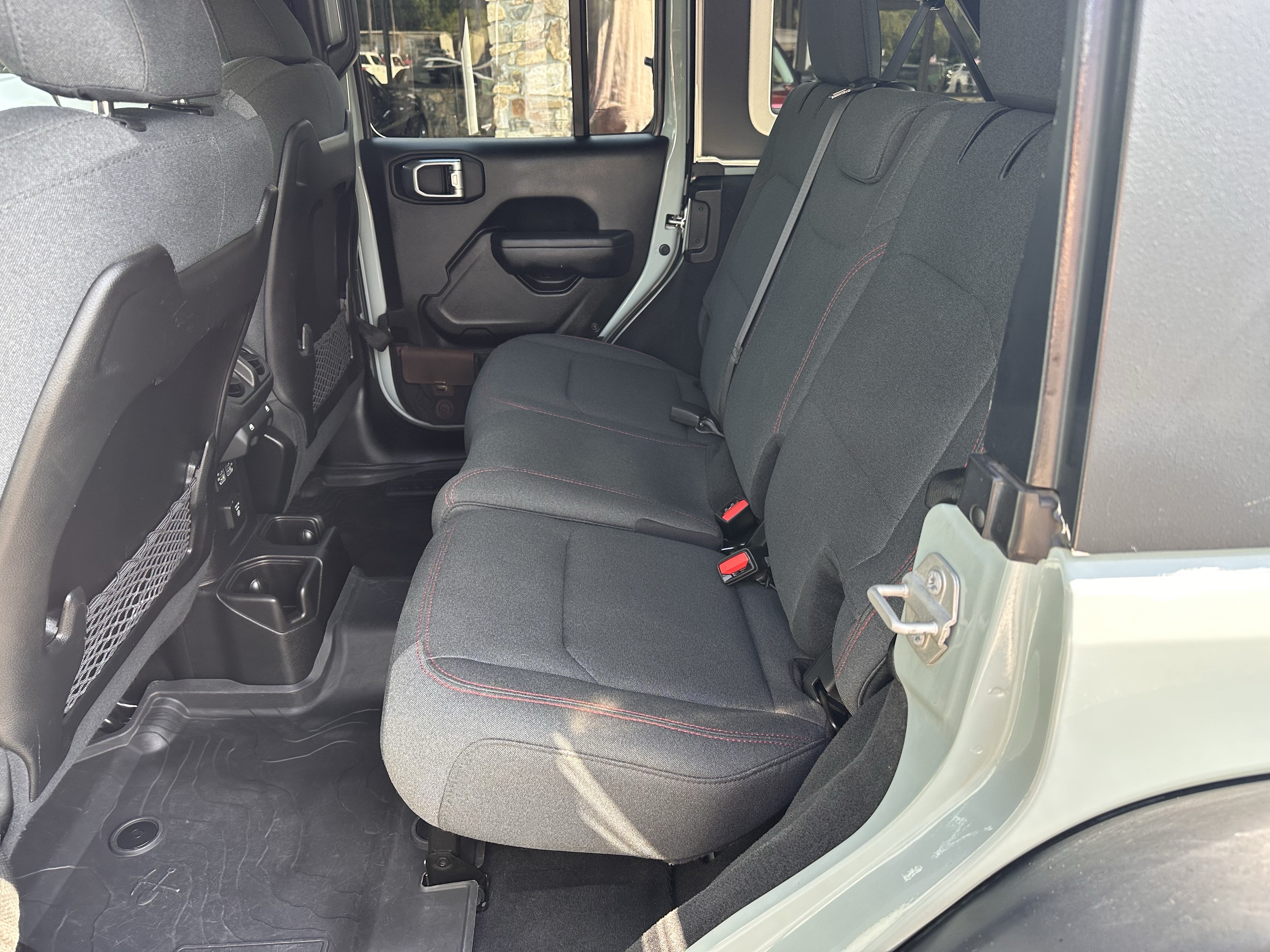Used 2024 Jeep Wrangler Unlimited Rubicon w/ Convenience Group AWD/4WD image 12