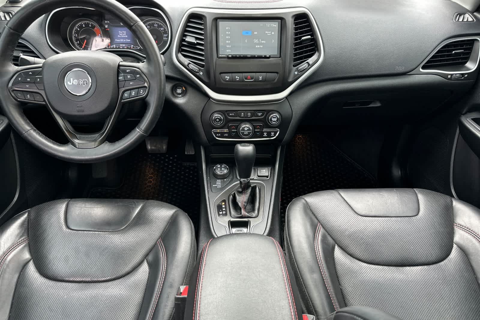 Used 2019 Jeep Cherokee Trailhawk AWD/4WD image 3