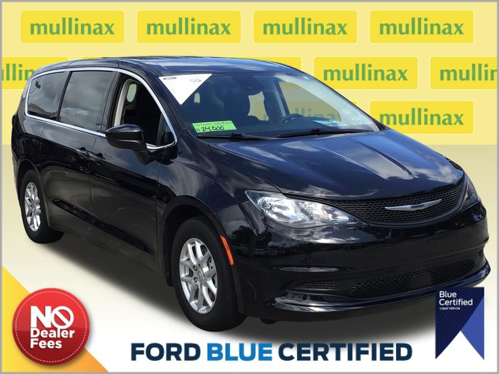 Used 2024 Chrysler Voyager LX image 1