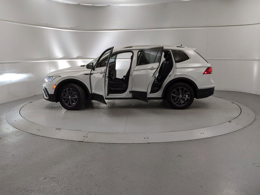 Used 2022 Volkswagen Tiguan SE image 11