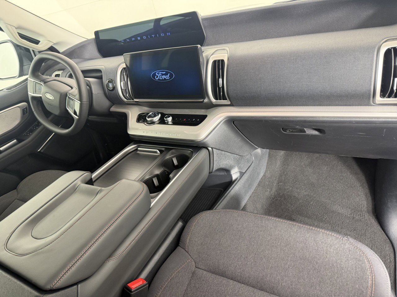 Certified 2025 Ford Expedition Active image 11