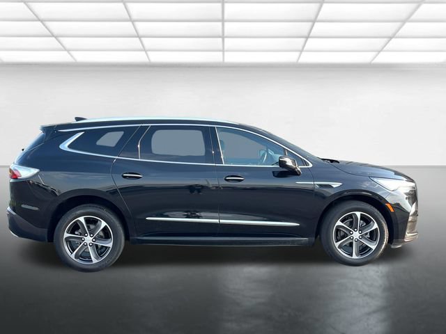 Used 2023 Buick Enclave Essence w/ LPO, Touring Package FWD image 3