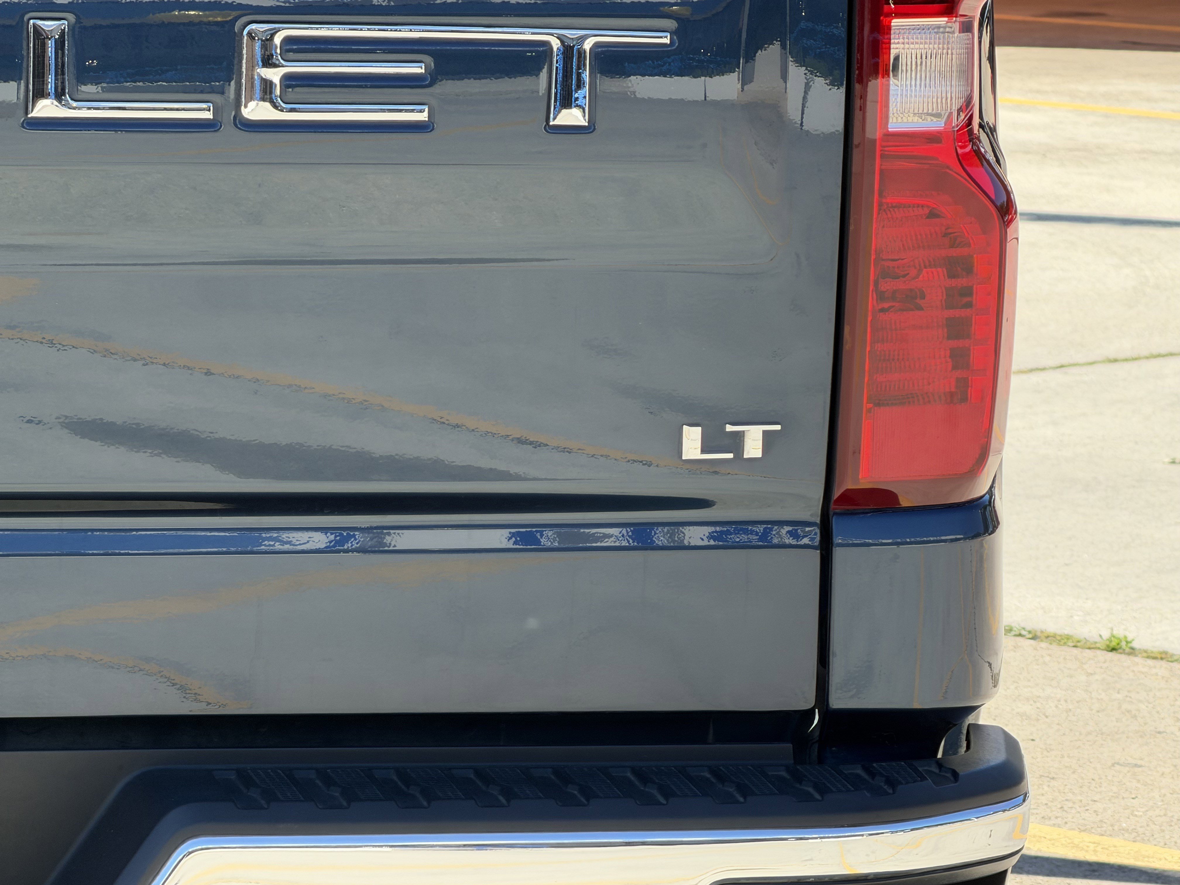 Used 2022 Chevrolet Silverado 1500 LT RWD image 9