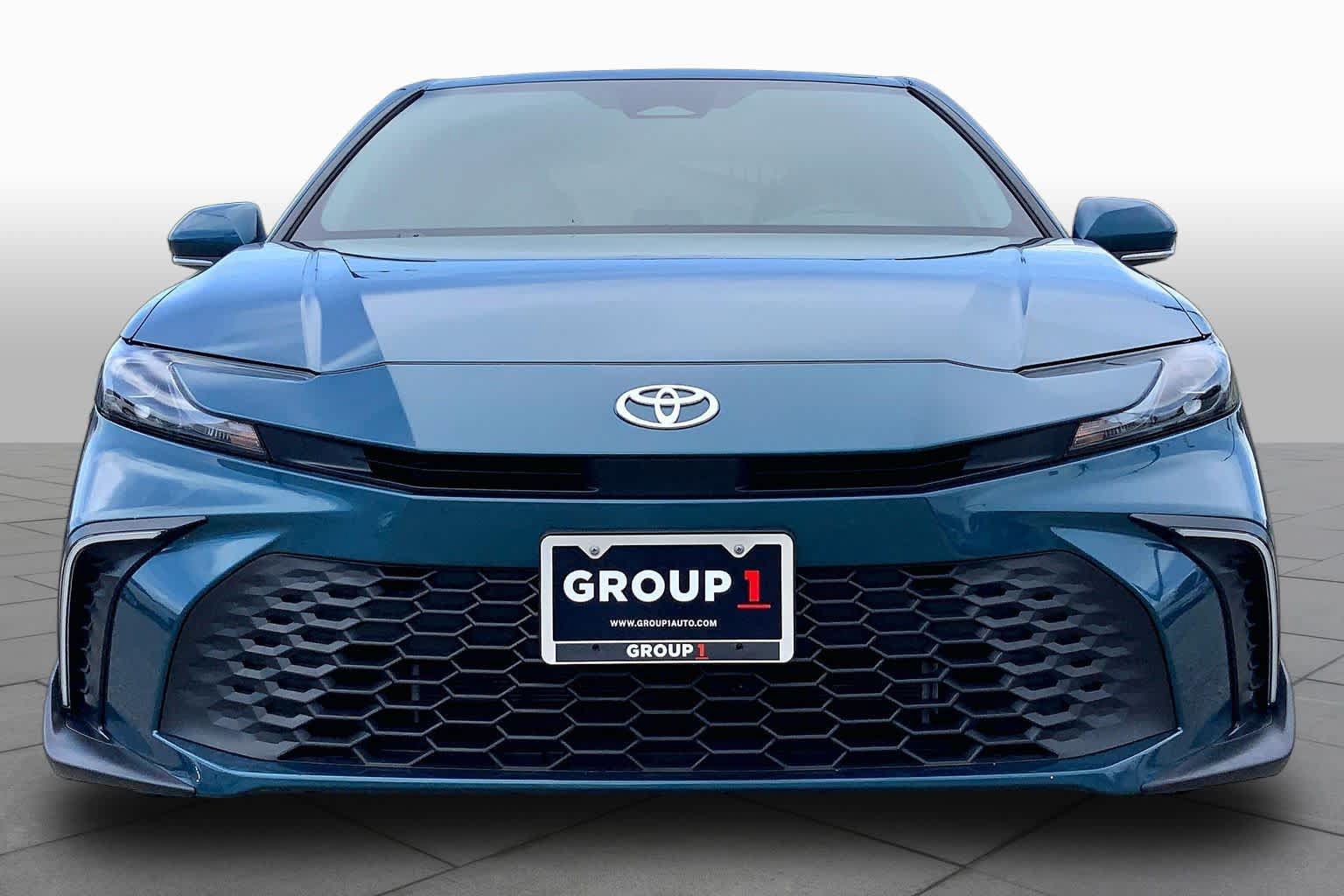 Used 2025 Toyota Camry SE FWD image 4