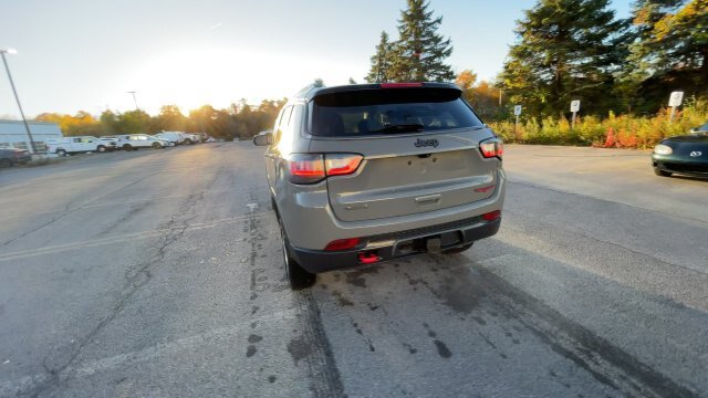 Used 2022 Jeep Compass Trailhawk w/ Trailhawk Elite Group AWD/4WD image 8