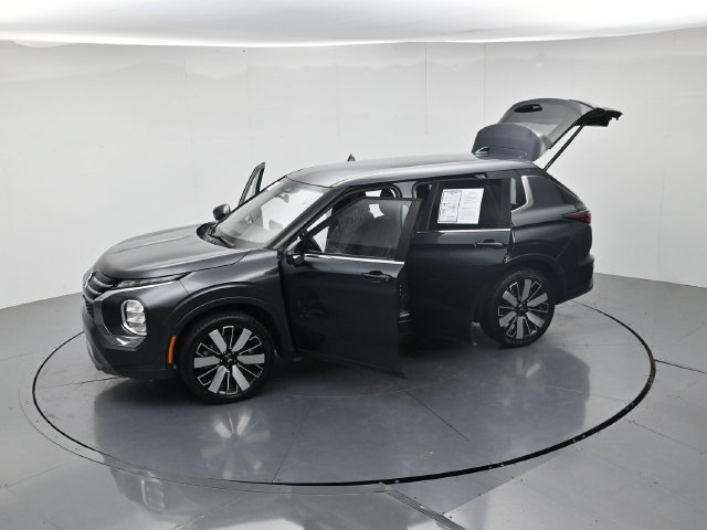 Used 2025 Mitsubishi Outlander SE FWD image 50