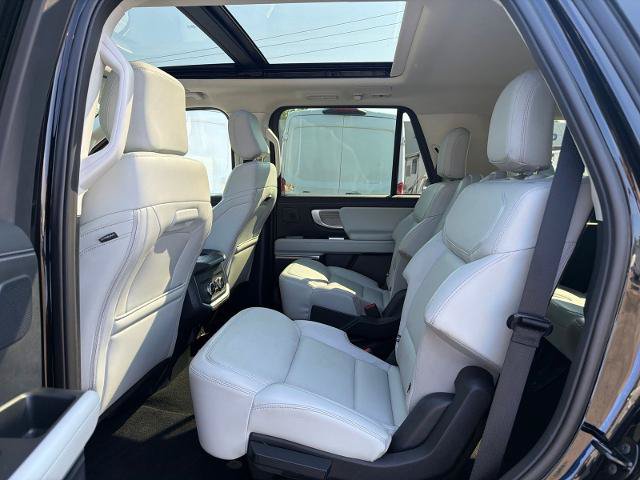 Certified 2025 Ford Expedition Platinum w/ Driver's Package AWD/4WD image 6