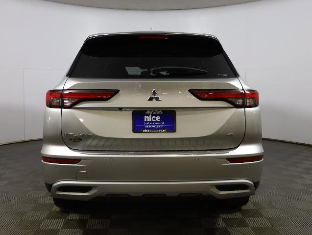 Used 2022 Mitsubishi Outlander SE image 3