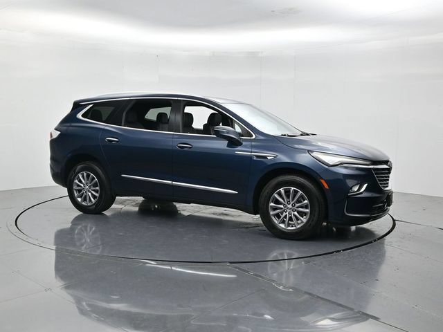 Used 2023 Buick Enclave Essence AWD/4WD image 3