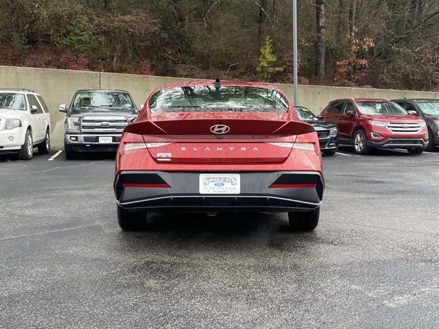 Used 2025 Hyundai Elantra SEL w/ Cargo Package image 4
