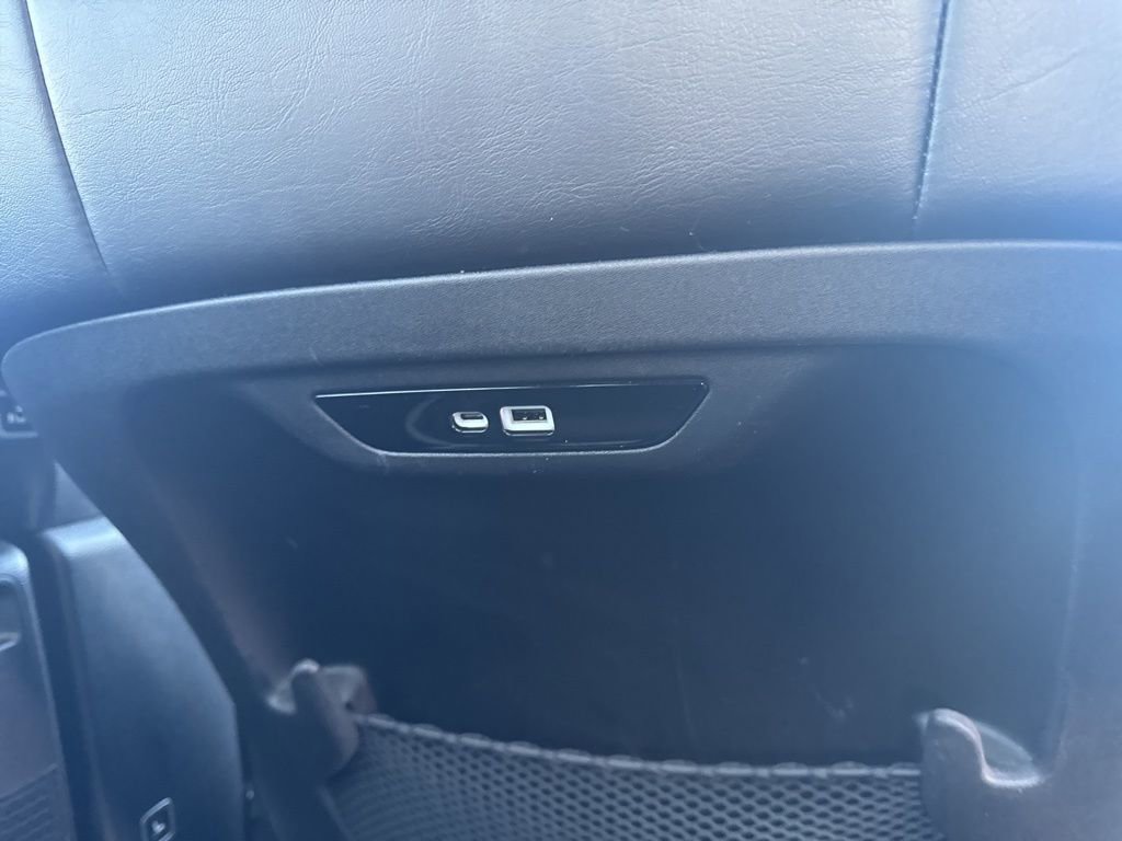 Used 2025 Chrysler Pacifica Limited image 40