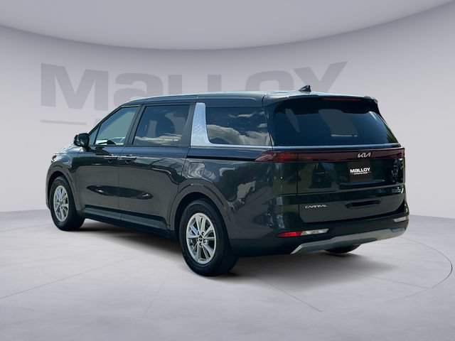 Used 2024 Kia Carnival LX FWD image 3