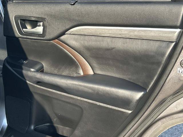 Used 2018 Toyota Highlander Limited w/ Protection Package #3 AWD/4WD image 23