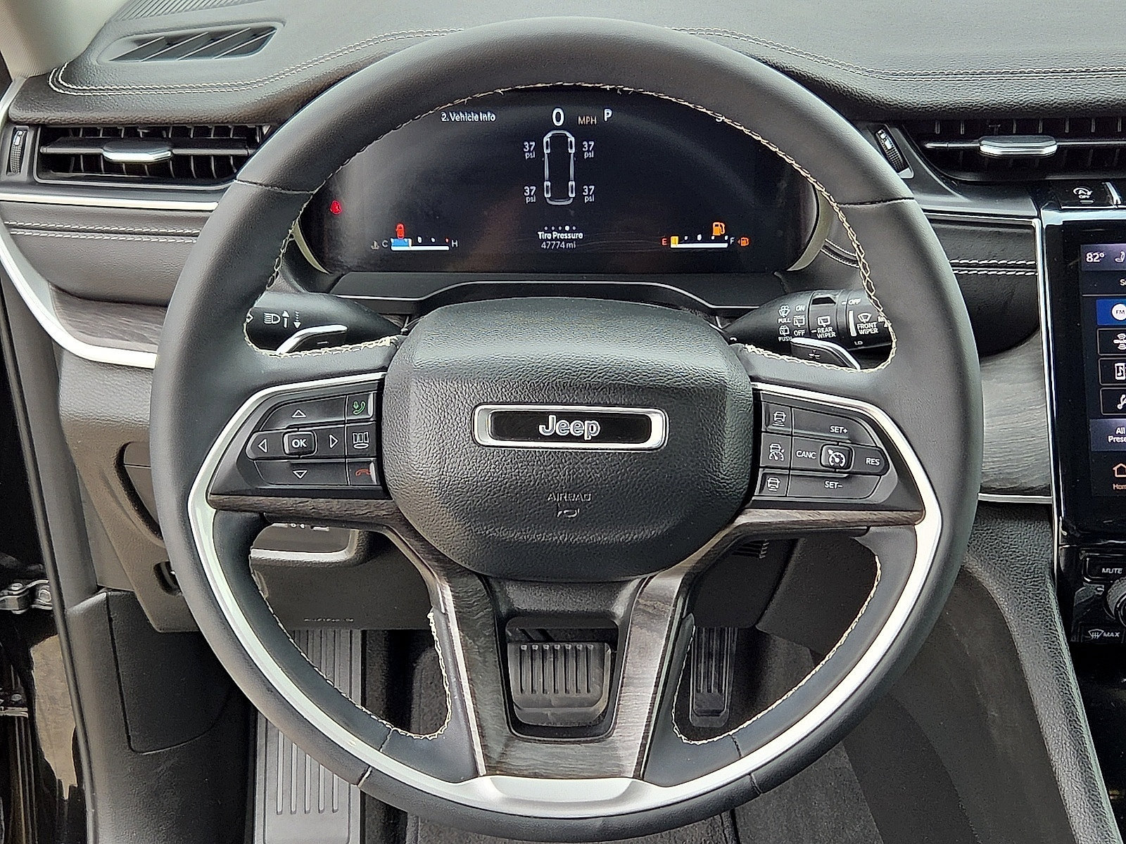 Used 2023 Jeep Grand Cherokee L Limited AWD/4WD image 14