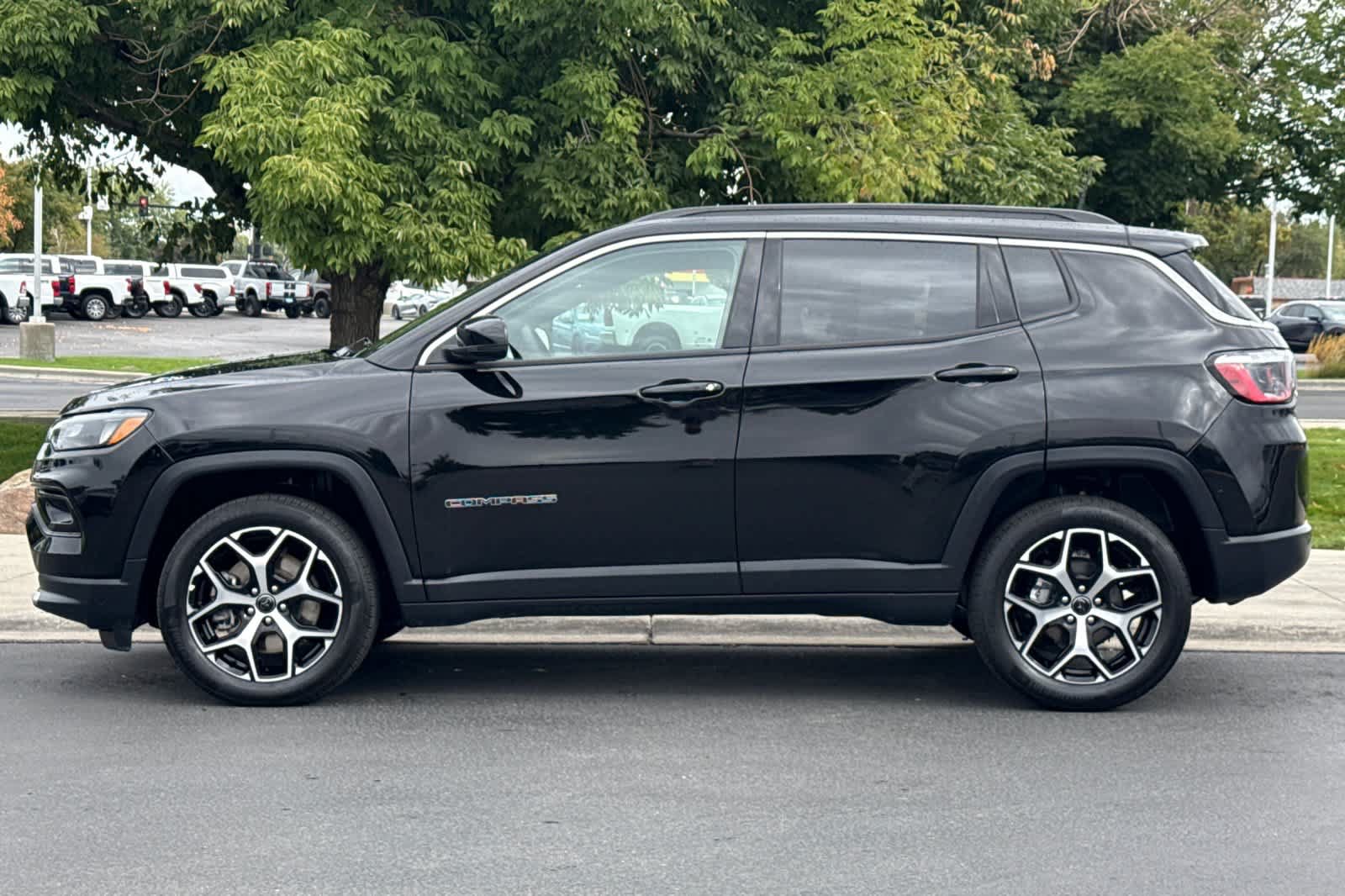 Used 2025 Jeep Compass Limited AWD/4WD image 5
