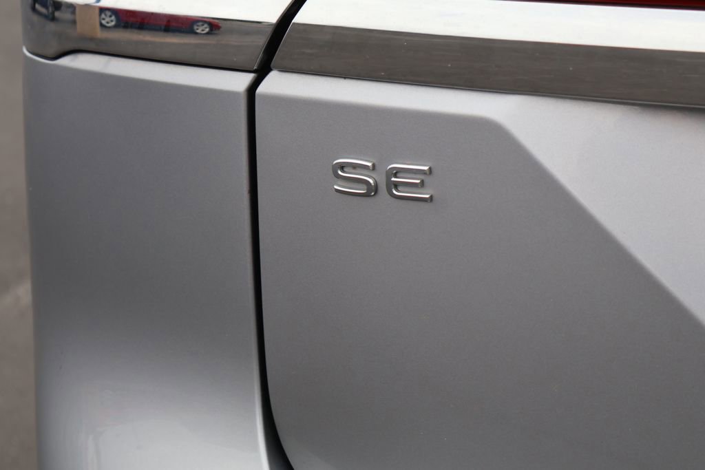 Used 2025 Volkswagen Atlas SE FWD image 14