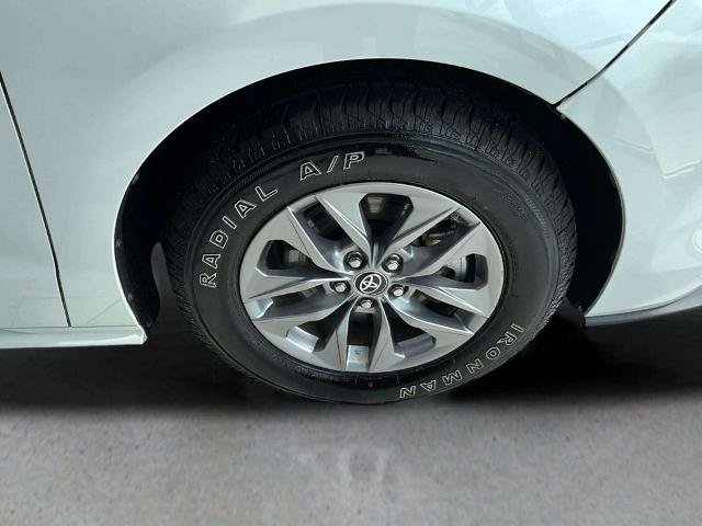 Used 2025 Toyota Sienna XLE FWD image 31