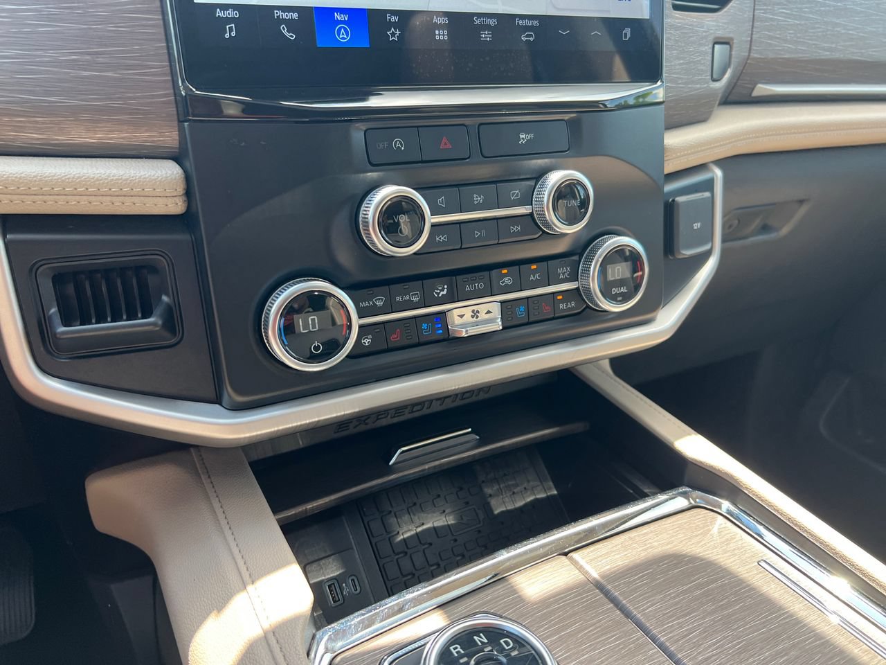 Certified 2024 Ford Expedition Limited RWD image 31