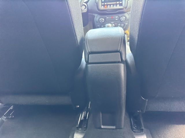Used 2023 Jeep Renegade Latitude AWD/4WD image 35