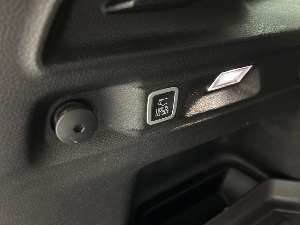 Used 2022 Jeep Grand Cherokee L Limited w/ Luxury Tech Group II image 28