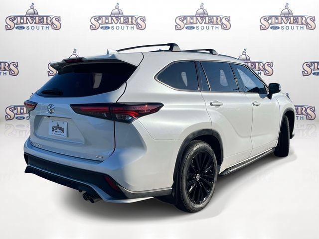 Used 2024 Toyota Highlander XSE FWD image 3